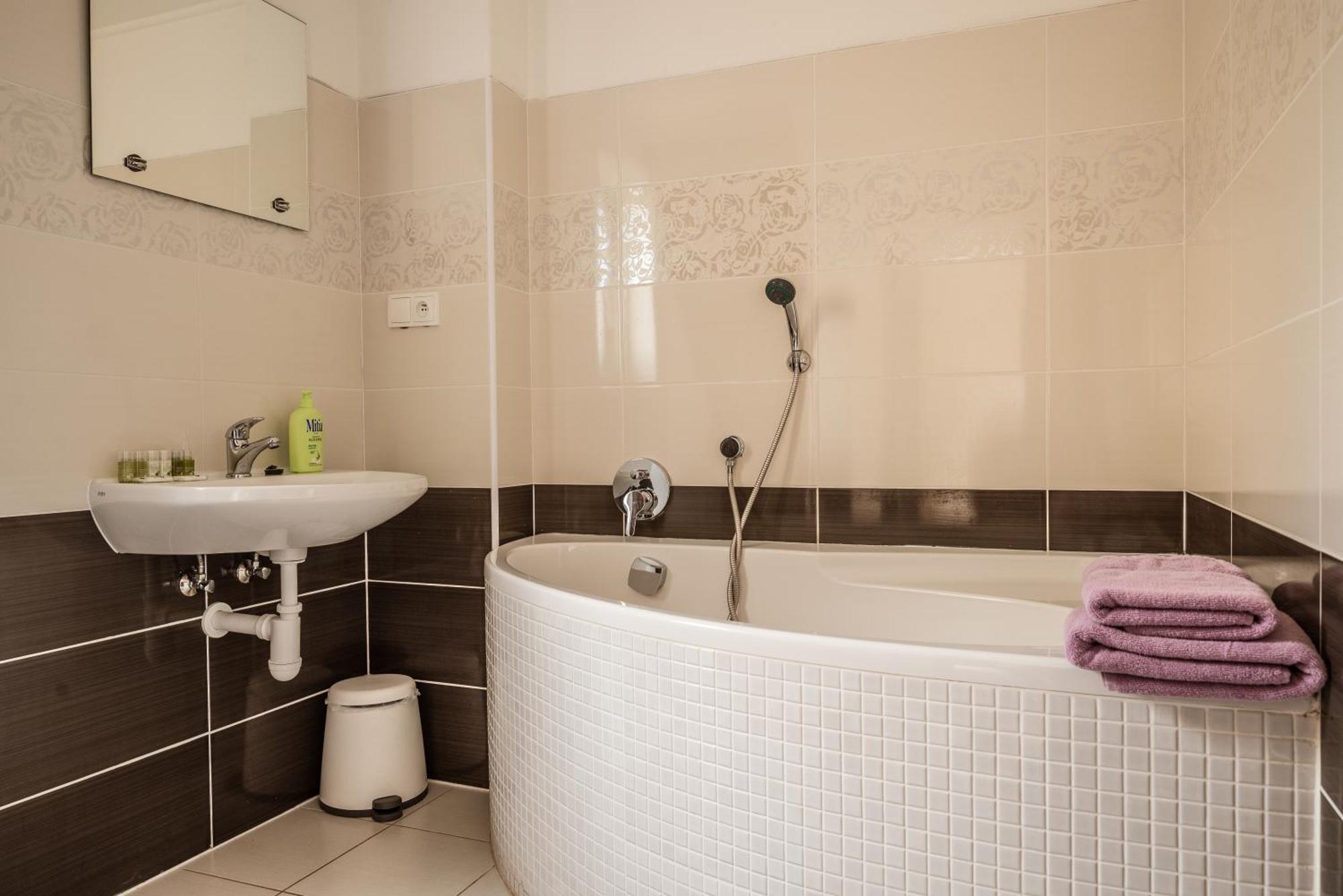 Statek U Dubu Hotel Svojetin Bagian luar foto